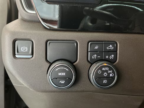 Used 2024 Chevrolet Silverado 1500 LTZ image 18