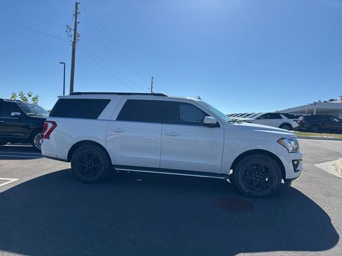 Used 2021 Ford Expedition Max XLT image 3