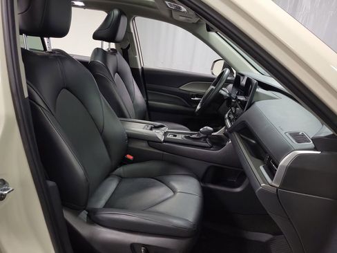 Used 2024 Toyota Grand Highlander AWD image 29