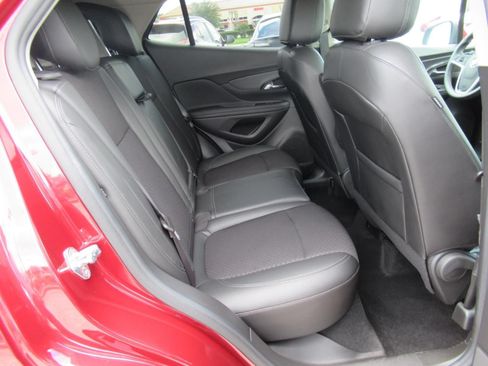 Used 2022 Buick Encore Preferred w/ Safety Package FWD image 31