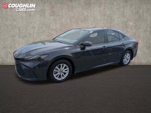 Used 2025 Toyota Camry LE AWD/4WD image 8