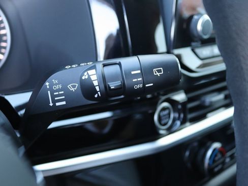 Used 2022 Nissan Pathfinder S image 24