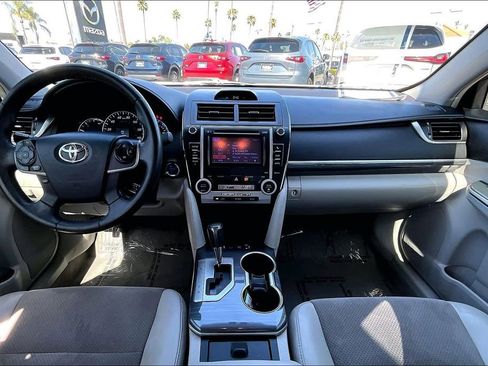 Used 2012 Toyota Camry XLE w/ Leather Pkg FWD image 11