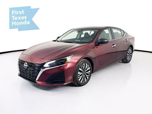 Used 2024 Nissan Altima 2.5 SV image 3