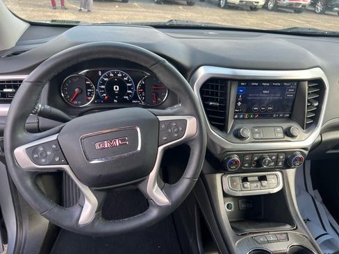 Used 2023 GMC Acadia SLT w/ Elevation Edition image 8