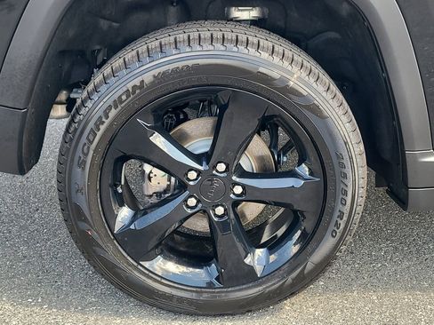 New 2026 Jeep Grand Cherokee Limited w/ Limited Altitude Package RWD image 6