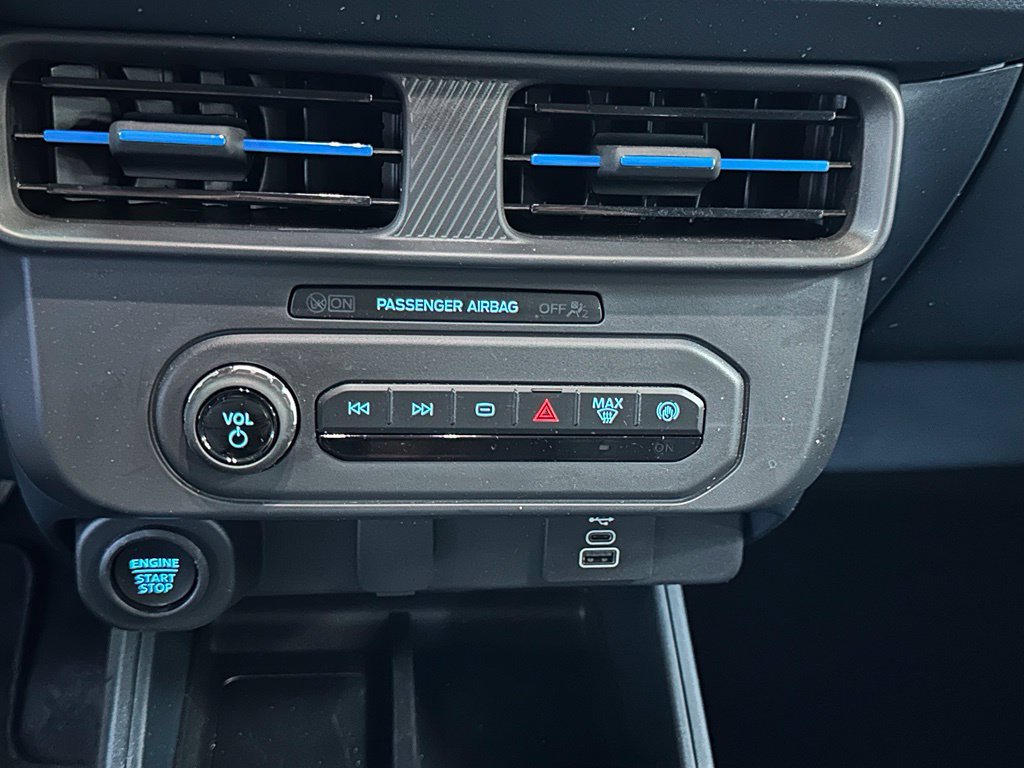 Used 2025 Ford Maverick Lobo AWD/4WD image 28