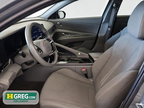 Used 2022 Hyundai Elantra SEL w/ Preferred Accessory Package FWD image 11