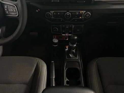 Used 2024 Jeep Wrangler Unlimited AWD/4WD image 23