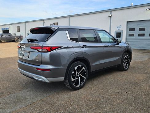 Used 2024 Mitsubishi Outlander SE image 6