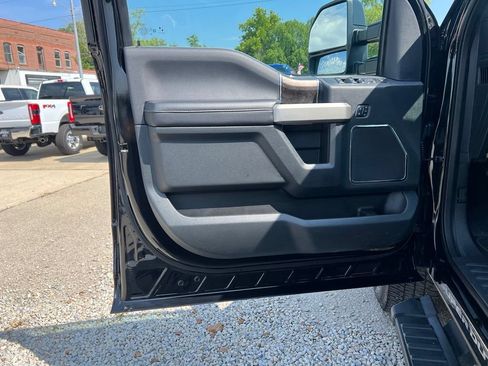 Used 2022 Ford F250 Lariat w/ Black Appearance Package AWD/4WD image 11