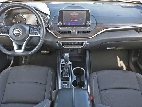Used 2023 Nissan Altima 2.5 SV AWD/4WD image 2