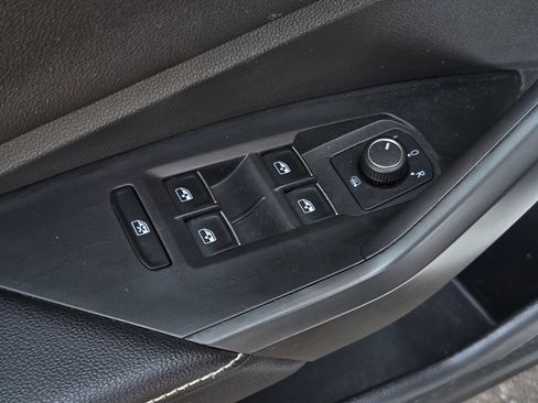 Used 2023 Volkswagen Jetta SE w/ Panoramic Sunroof Package FWD image 12
