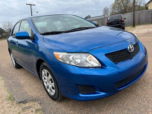 Used 2010 Toyota Corolla LE image 3