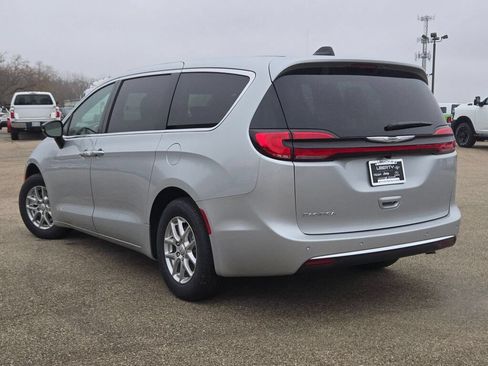 New 2026 Chrysler Pacifica Select FWD image 15