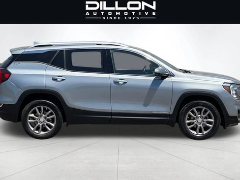 Used 2024 GMC Terrain SLT AWD/4WD image 3