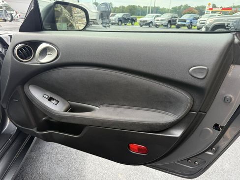 Used 2016 Nissan 370Z Touring Sport RWD image 10