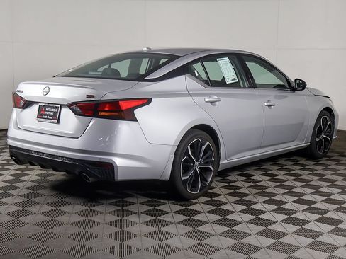 Used 2024 Nissan Altima 2.5 SR FWD image 7