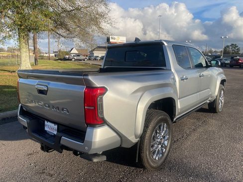 Used 2024 Toyota Tacoma Limited w/ Limited Package (LT) image 7