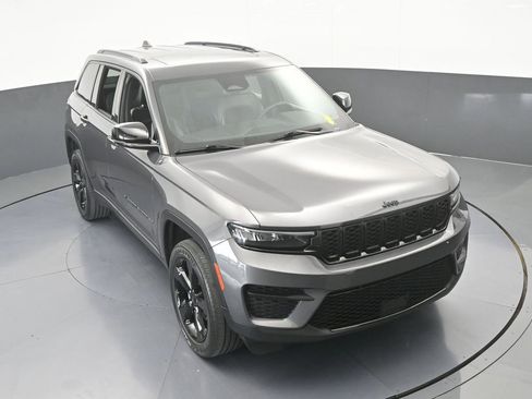 Used 2023 Jeep Grand Cherokee Altitude image 59