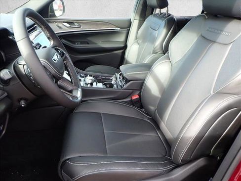 New 2025 Jeep Grand Cherokee Overland w/ Luxury Tech Group IV image 13