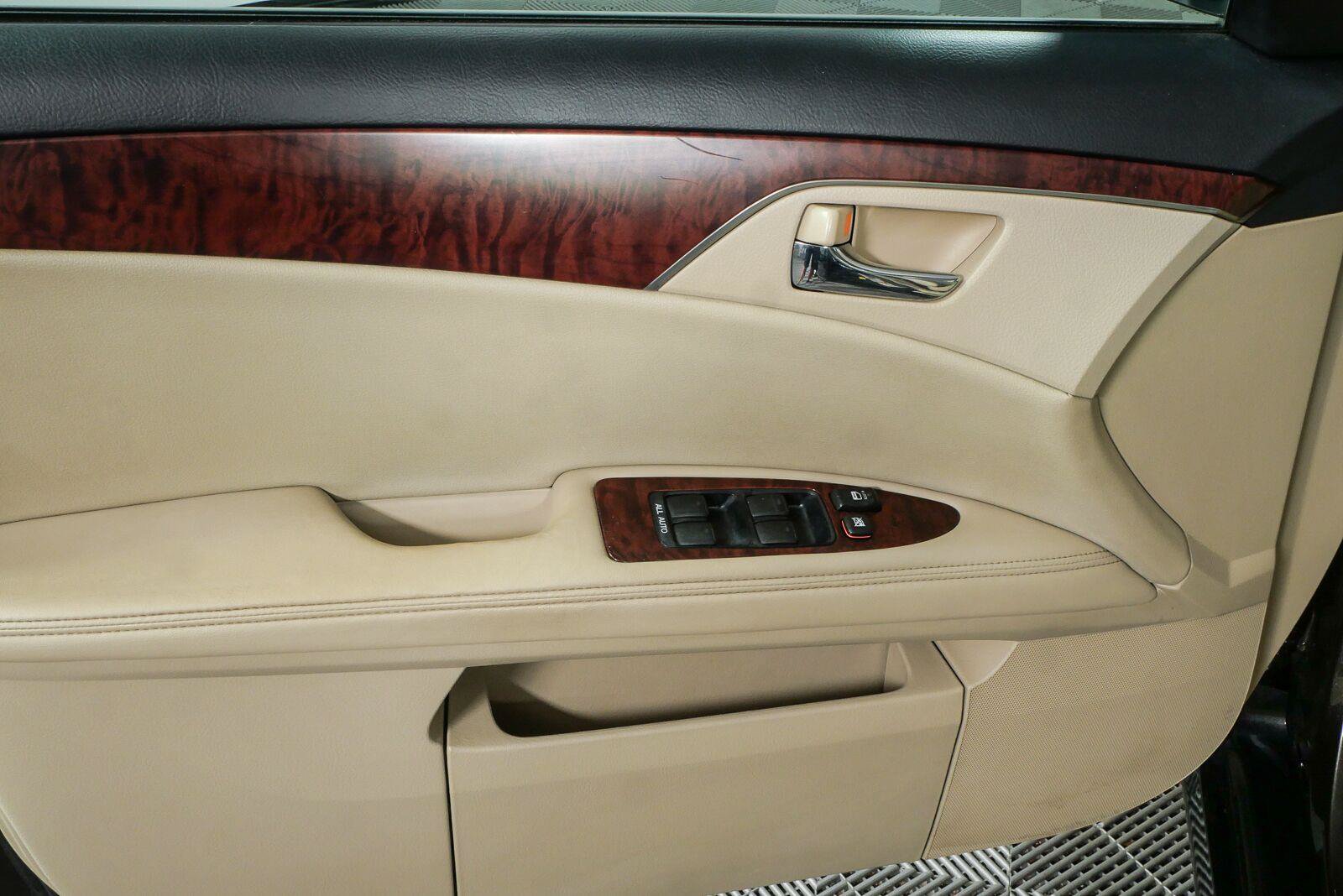 Used 2011 Toyota Avalon FWD image 6