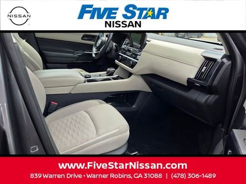 Used 2024 Nissan Pathfinder SV AWD/4WD image 13