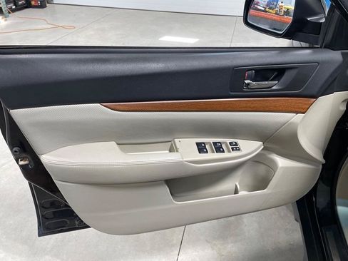 Used 2013 Subaru Outback 2.5i Limited w/ Moonroof Pkg AWD/4WD image 12