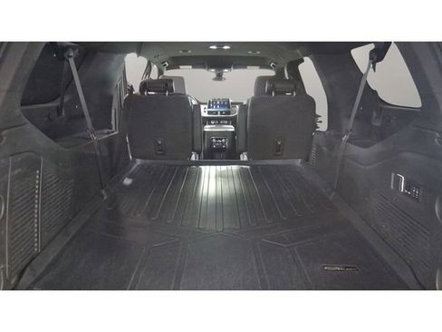 Used 2022 Chevrolet Suburban High Country AWD/4WD image 21