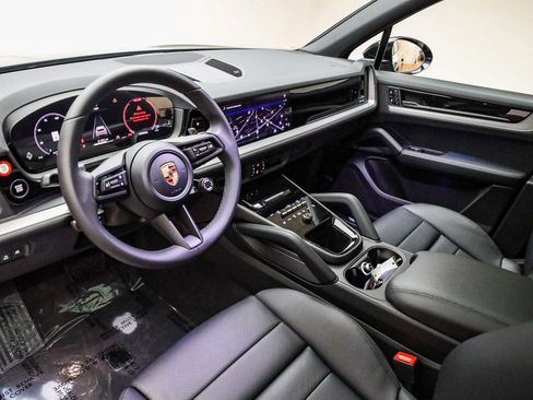 Certified 2026 Porsche Cayenne image 4