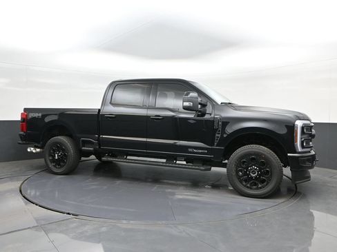 New 2026 Ford F250 Lariat w/ Black Appearance Package AWD/4WD image 17