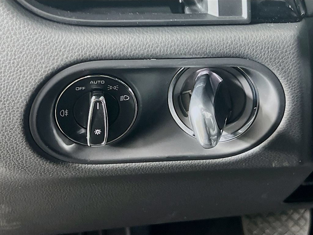 Certified 2026 Porsche Macan AWD/4WD image 11