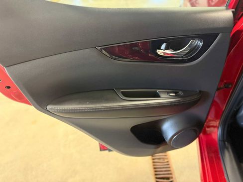 Used 2018 Nissan Rogue Sport SV w/ SV All-Weather Package AWD/4WD image 25