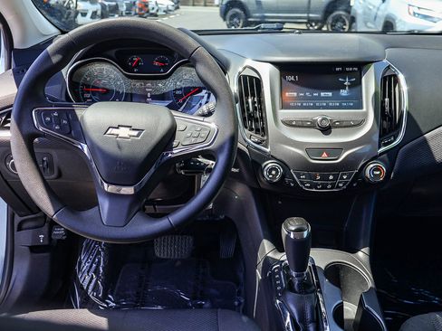 Used 2018 Chevrolet Cruze LT w/ LT Fleet Convenience Package FWD image 3