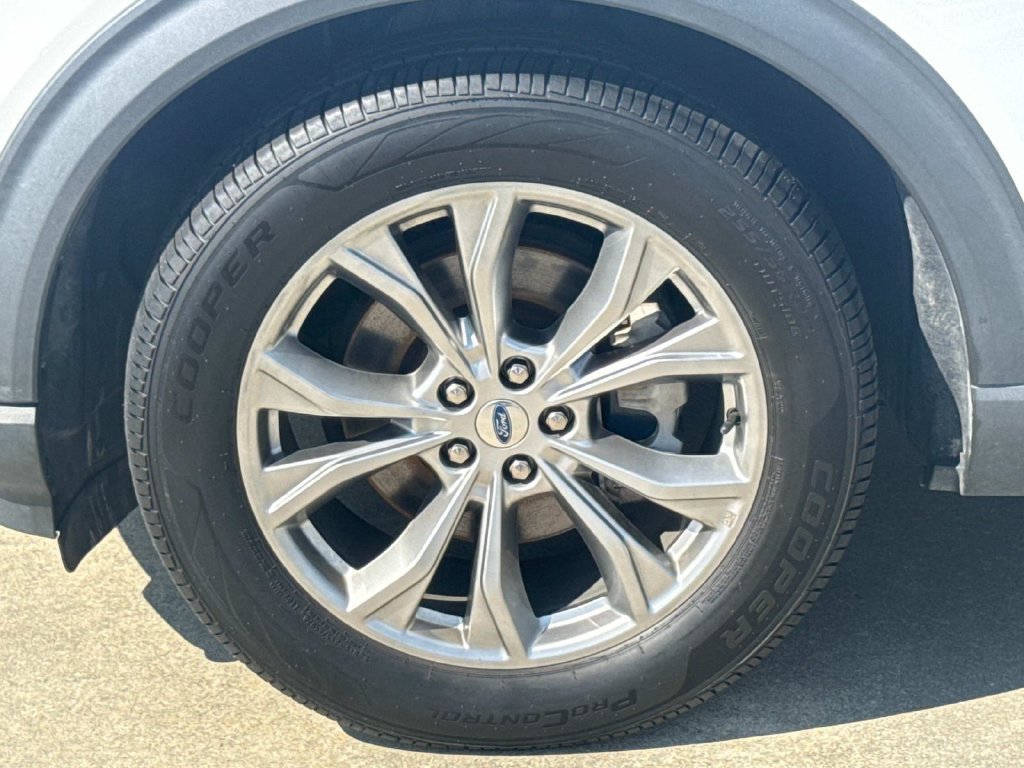Used 2022 Ford Explorer Limited w/ Equipment Group 301A RWD image 5