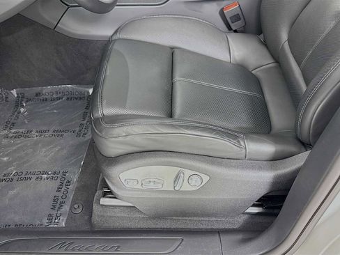 Certified 2025 Porsche Macan image 13