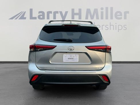 Certified 2022 Toyota Highlander XLE image 4