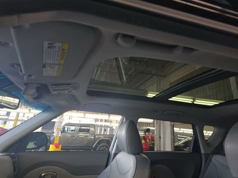 Used 2016 Kia Soul EV + w/ Sun & Fun Package image 3