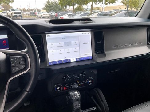 Used 2024 Ford Bronco Outer Banks image 9