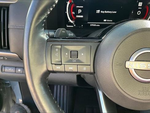 Used 2023 Nissan Pathfinder Platinum w/ Lighting Package (N93) FWD image 16