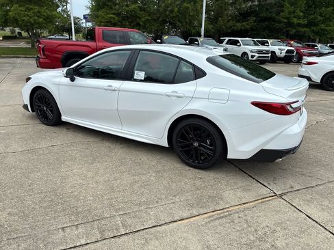 New 2026 Toyota Camry SE FWD image 3