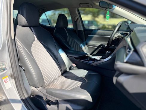 Used 2018 Toyota Camry SE image 20