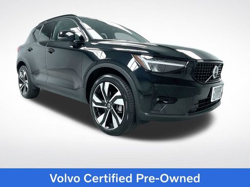 Used 2025 Volvo XC40 B5 Plus AWD/4WD image 1