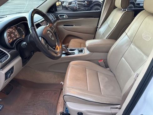 Used 2017 Jeep Grand Cherokee Overland image 10