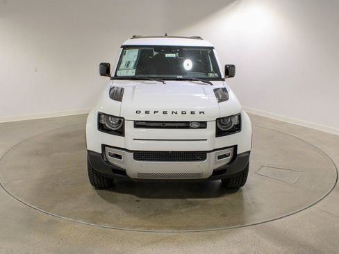 Used 2025 Land Rover Defender 90 S image 8
