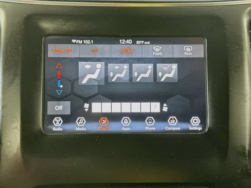 Used 2019 Jeep Cherokee Latitude w/ Popular Appearance Group FWD image 18