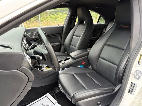 Used 2018 Mercedes-Benz CLA 250 image 21