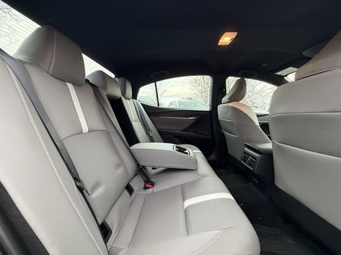 Used 2025 Toyota Camry SE image 33