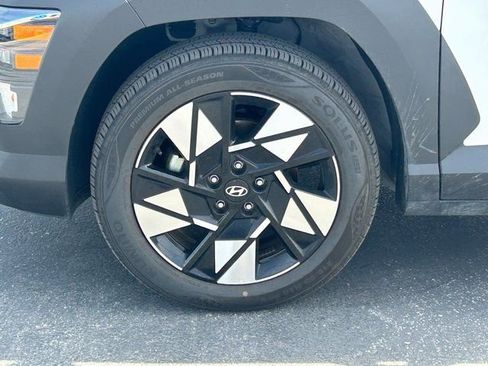 Used 2025 Hyundai Kona SEL image 11