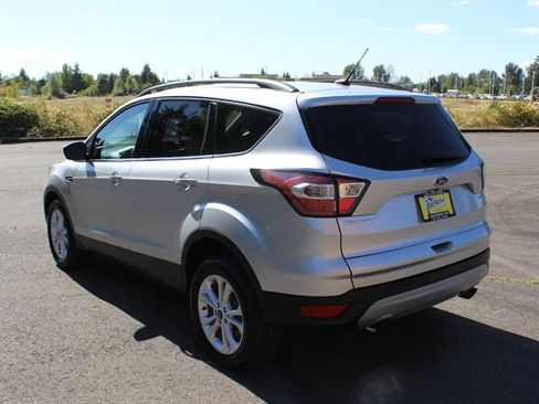 Used 2018 Ford Escape SE w/ Ford Safe & Smart Package AWD/4WD image 3